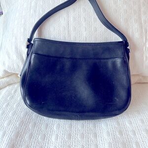 Coach Elegant Black Leather Shoulder Bag